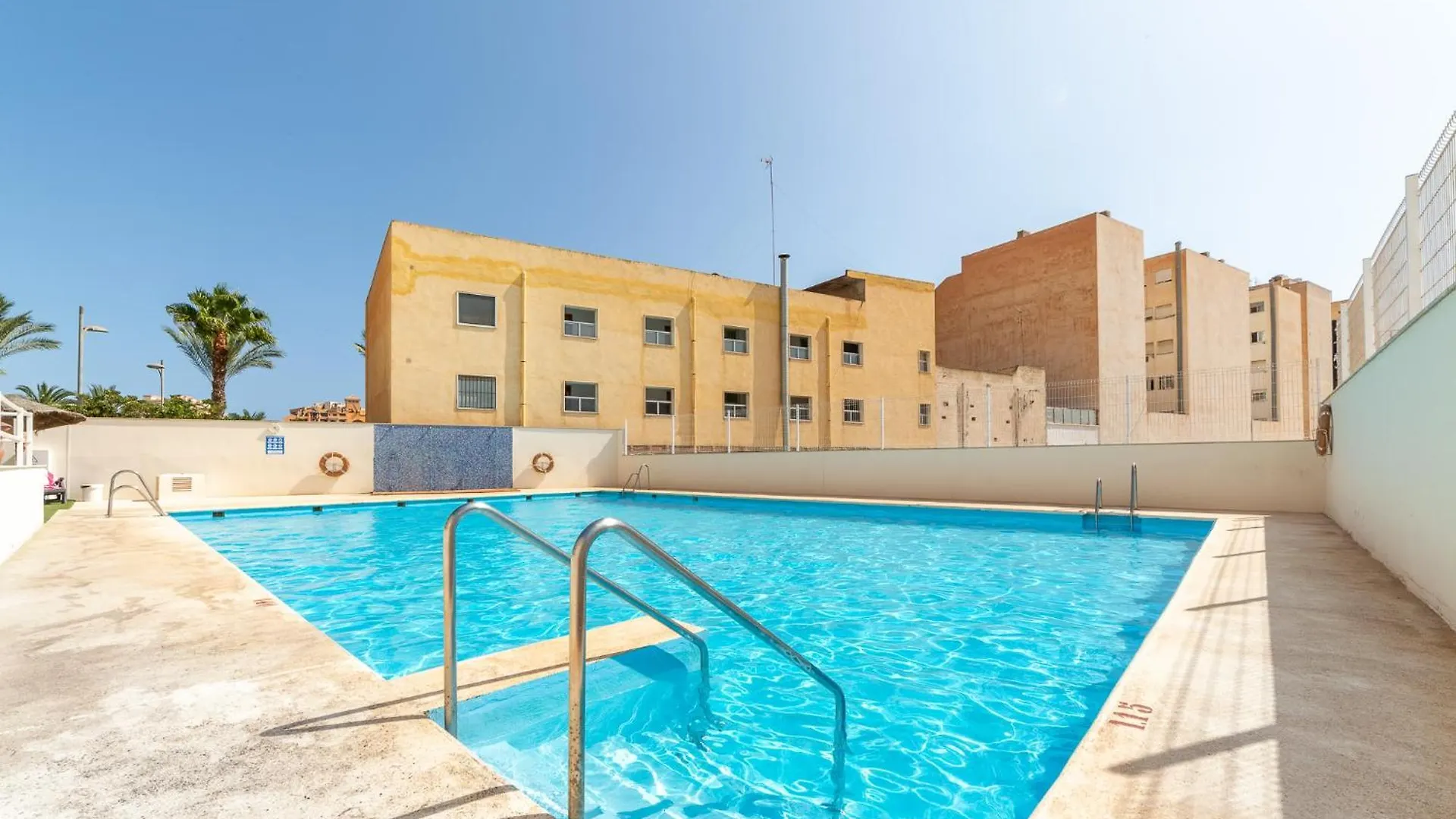 Apartamento Cerca De Una De Las Mejores Playas. Apartment Roquetas de Mar Spain